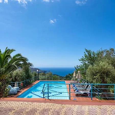 A 5 Bedroom With Pool & Amazing Sea View! Holiday home Sellia (Rethymno)