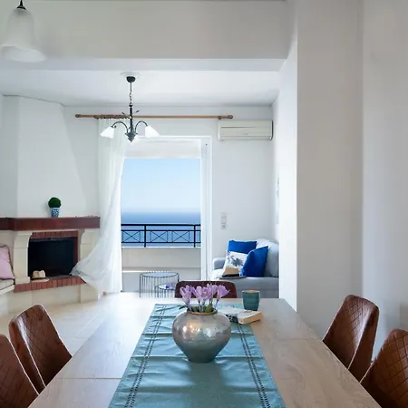 A 5 Bedroom With Pool & Amazing Sea View!