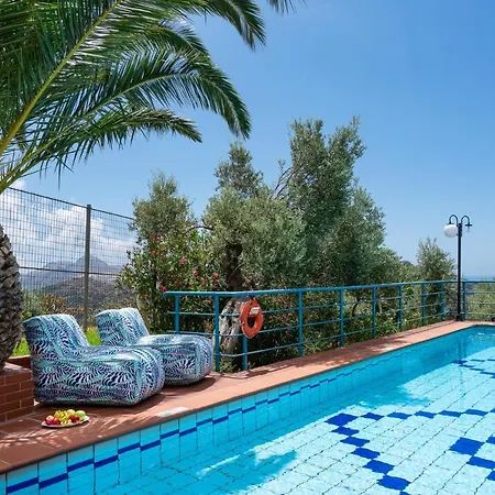 A 5 Bedroom With Pool & Amazing Sea View! Holiday home *